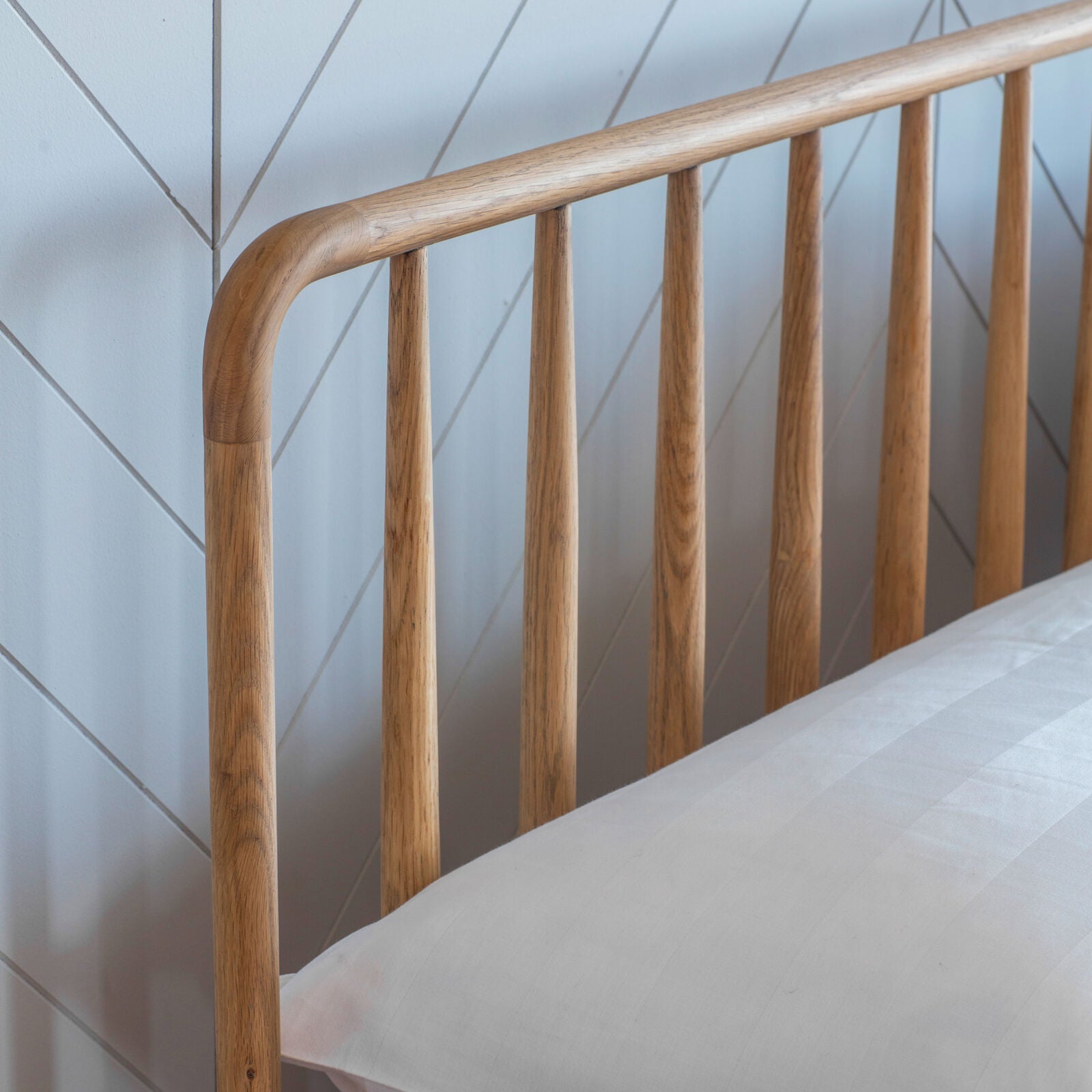 Axel natural oak king size bed with spindle details in vernacular style | malletandplane.com